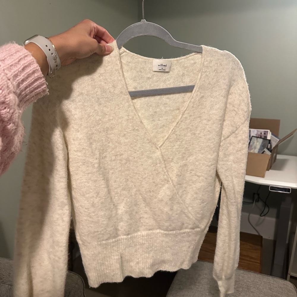 Aritzia Wilfred Softspoke Dear Sweater